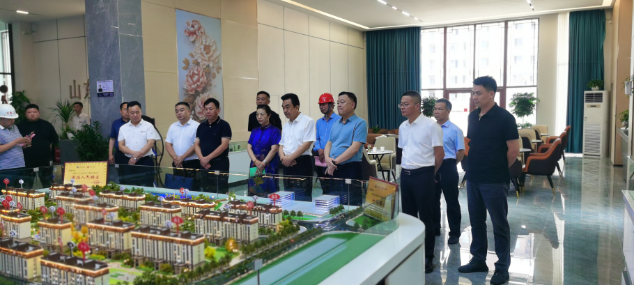 國投黨委委員、市監(jiān)理公司董事長趙同江陪同市住建局領(lǐng)導(dǎo)赴新疆調(diào)研山東·菏建國府項(xiàng)目